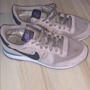 Nike Internationalist